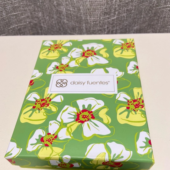 Daisy Fuentes Jewelry Gift Set - Picture 3 of 3